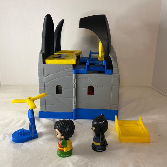Little People DC Super Friends Batcave Playset Batman/Robin Action Figures WORKS - Picture 7 of 12